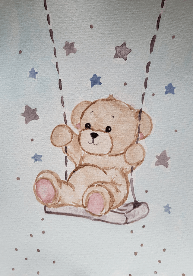 Petit ours sur sa balançoire 