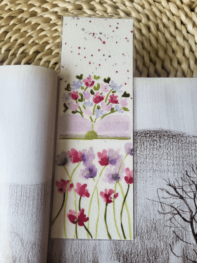 Le marque-page un  livre et fleurs 